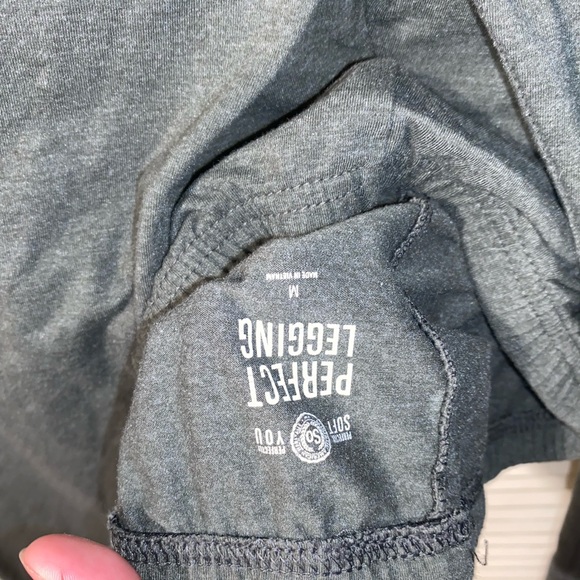 🌼🌼🌼🌼OLIVE GREEN LEGGINGS - Picture 6 of 6